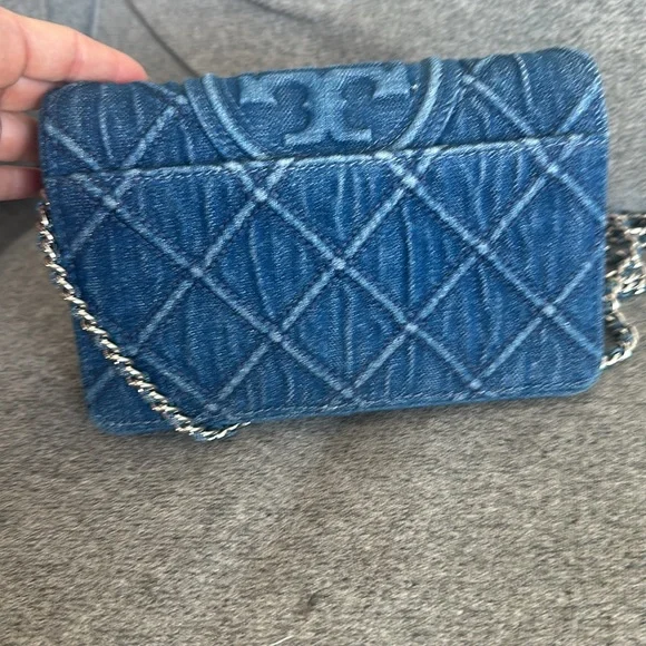 Tory Burch denim handbag with chain - Picture 4 of 6